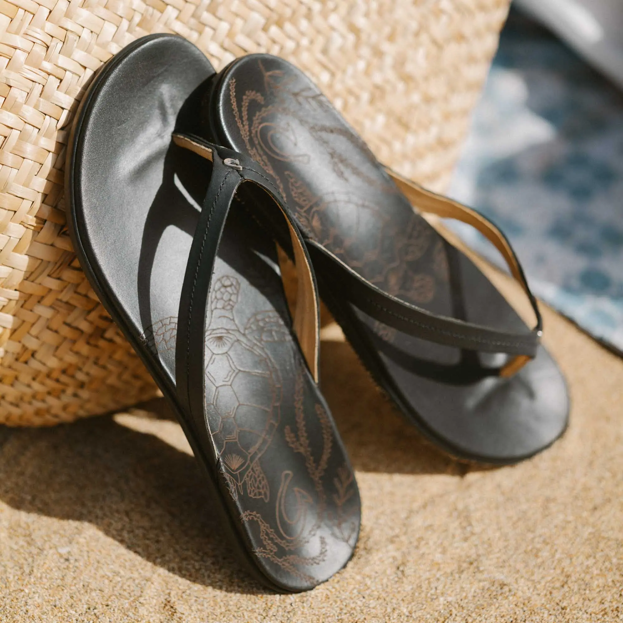 Honu Women's Leather Beach Sandals - Black - Image 6