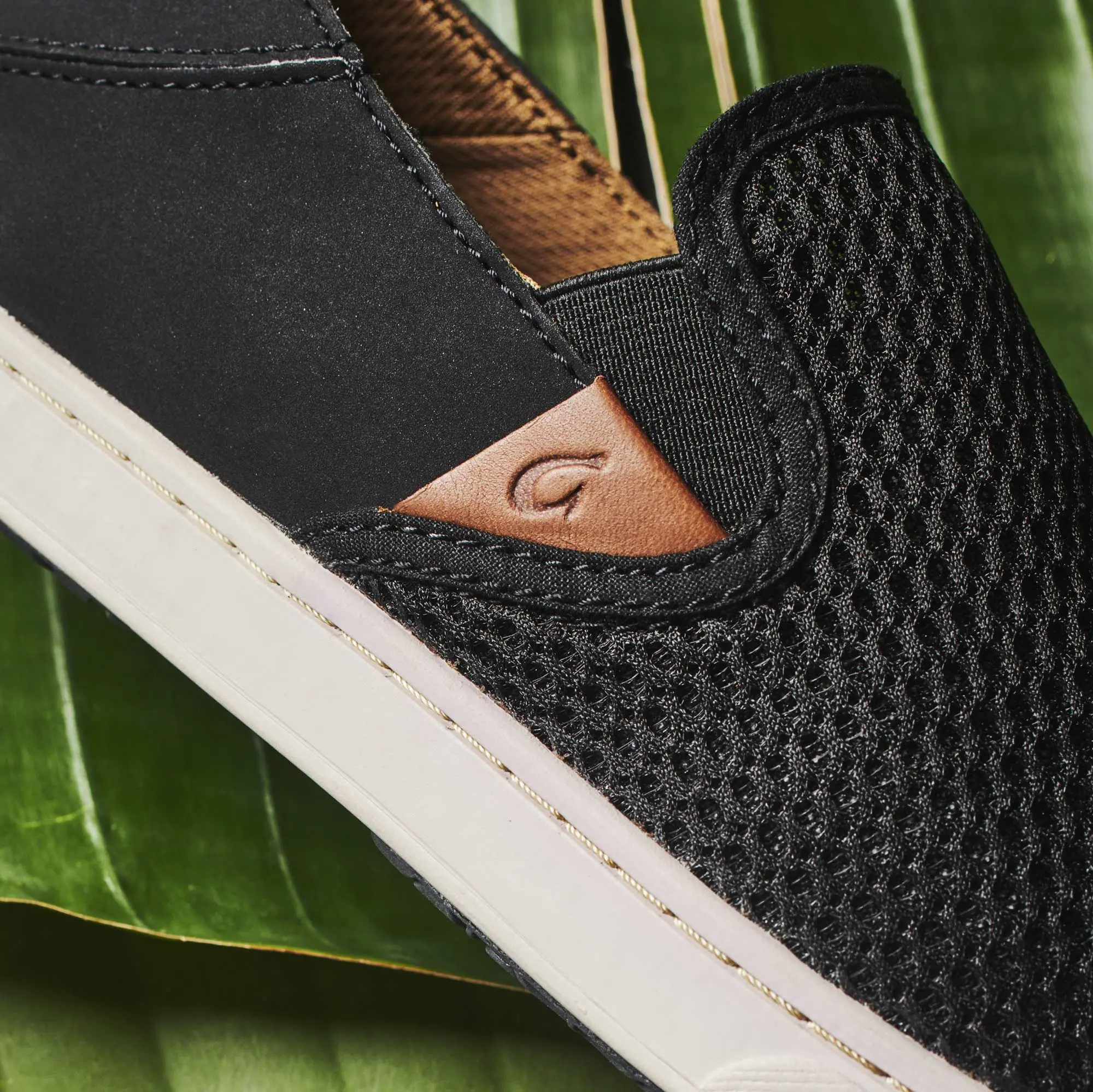 Pehuea Women's Breathable Slip-On Sneakers - Black - Image 3
