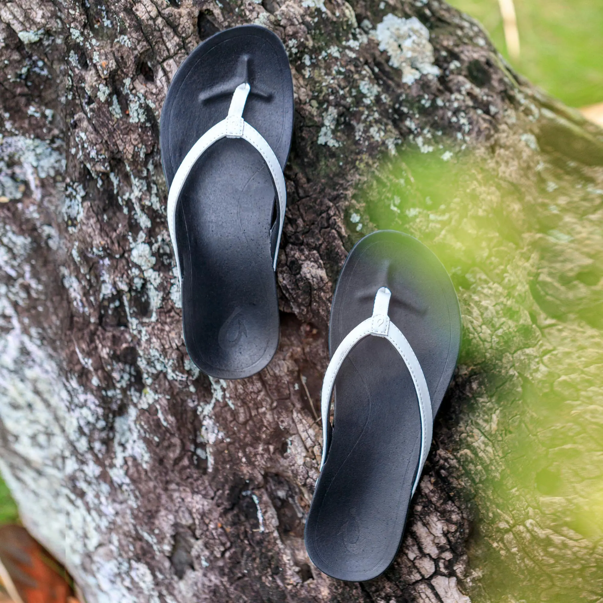 OluKai Ho' pio - White / Onyx - Image 4