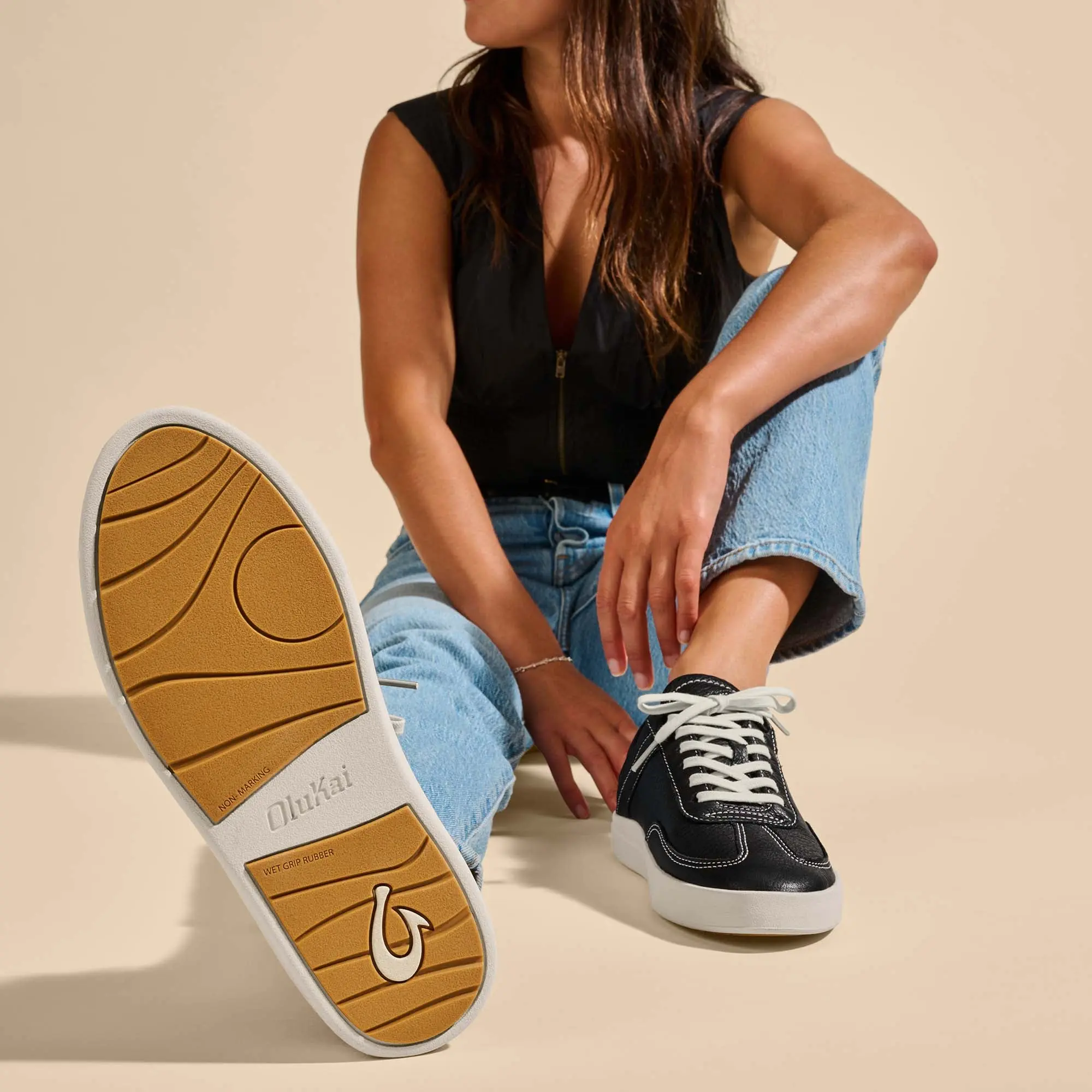 Ha 'upu Women's Leather Sneakers - Onyx - Image 5