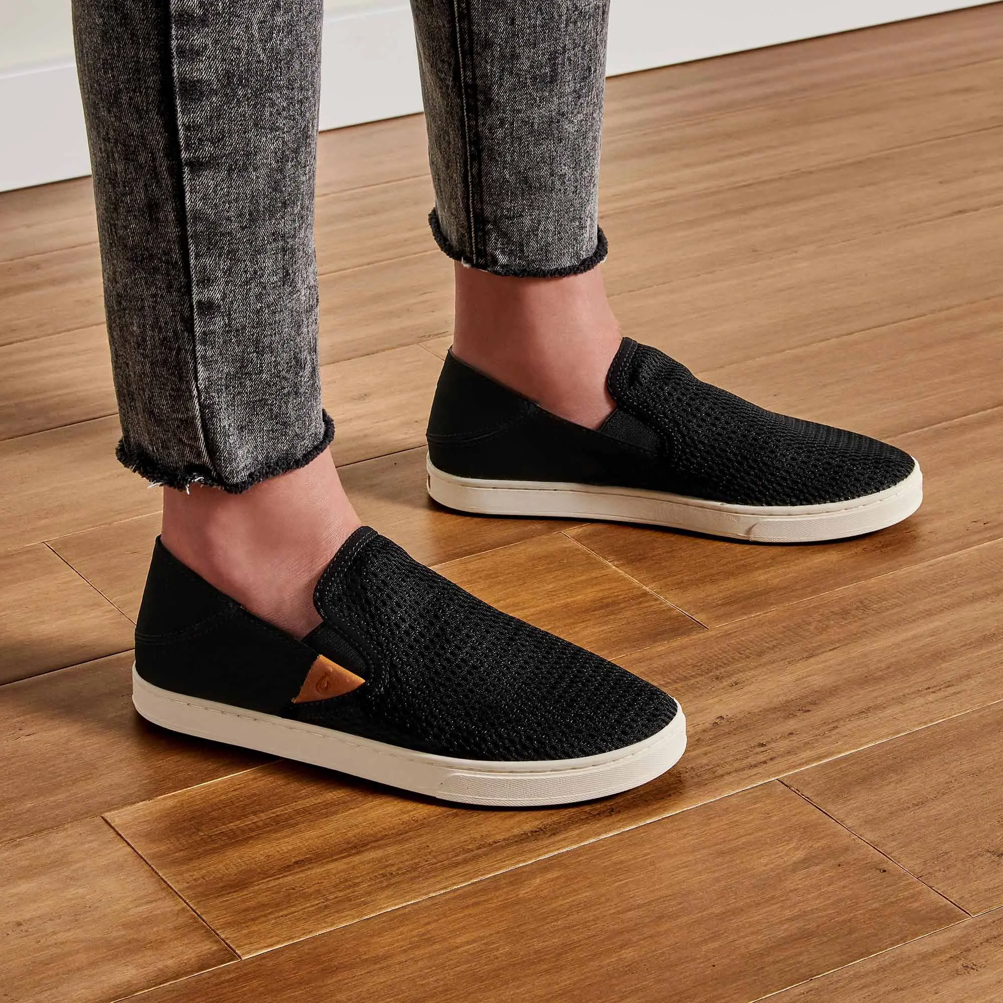 Pehuea Women's Breathable Slip-On Sneakers - Black - Image 2