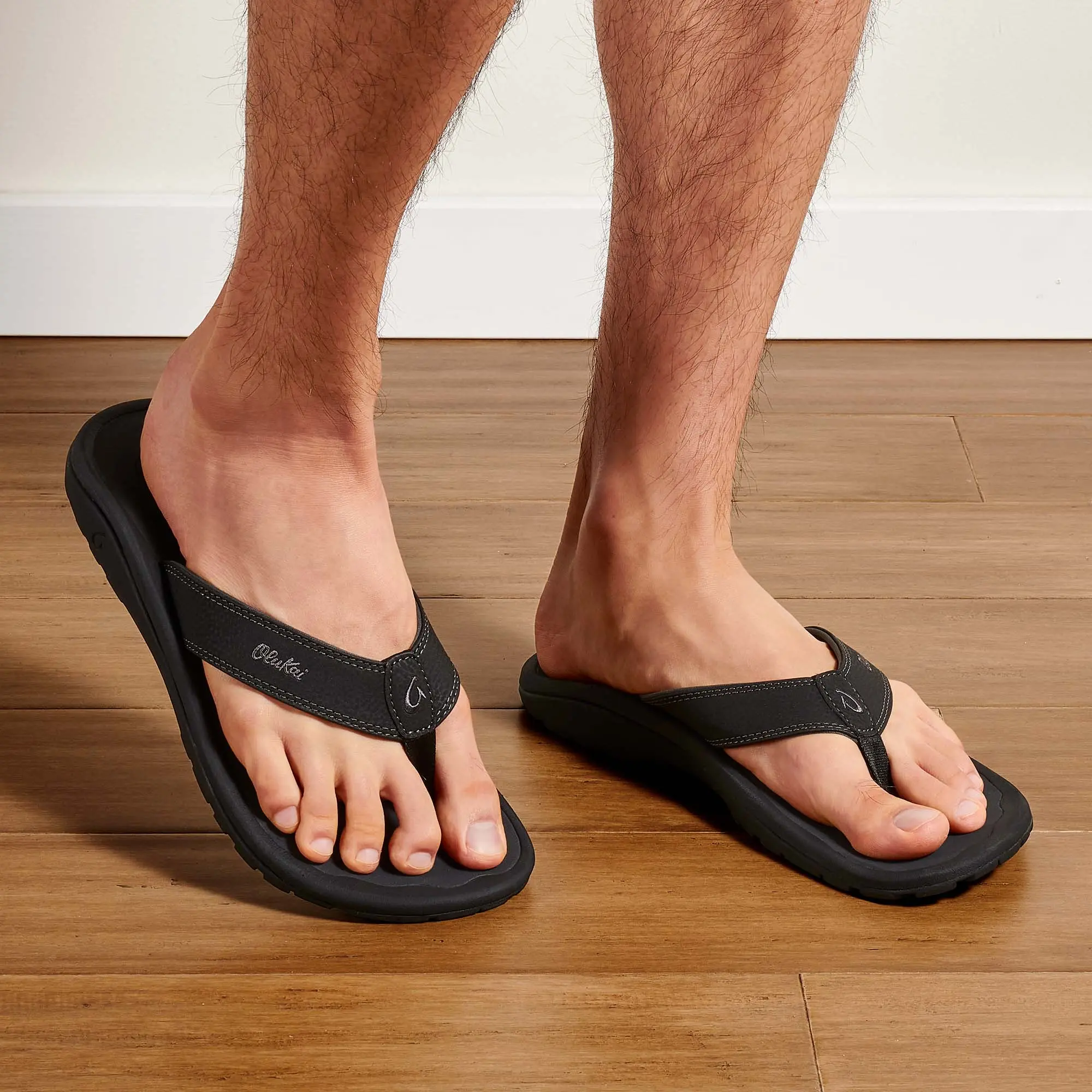 OluKai 'Ohana - Black / Dark Shadow - Image 4