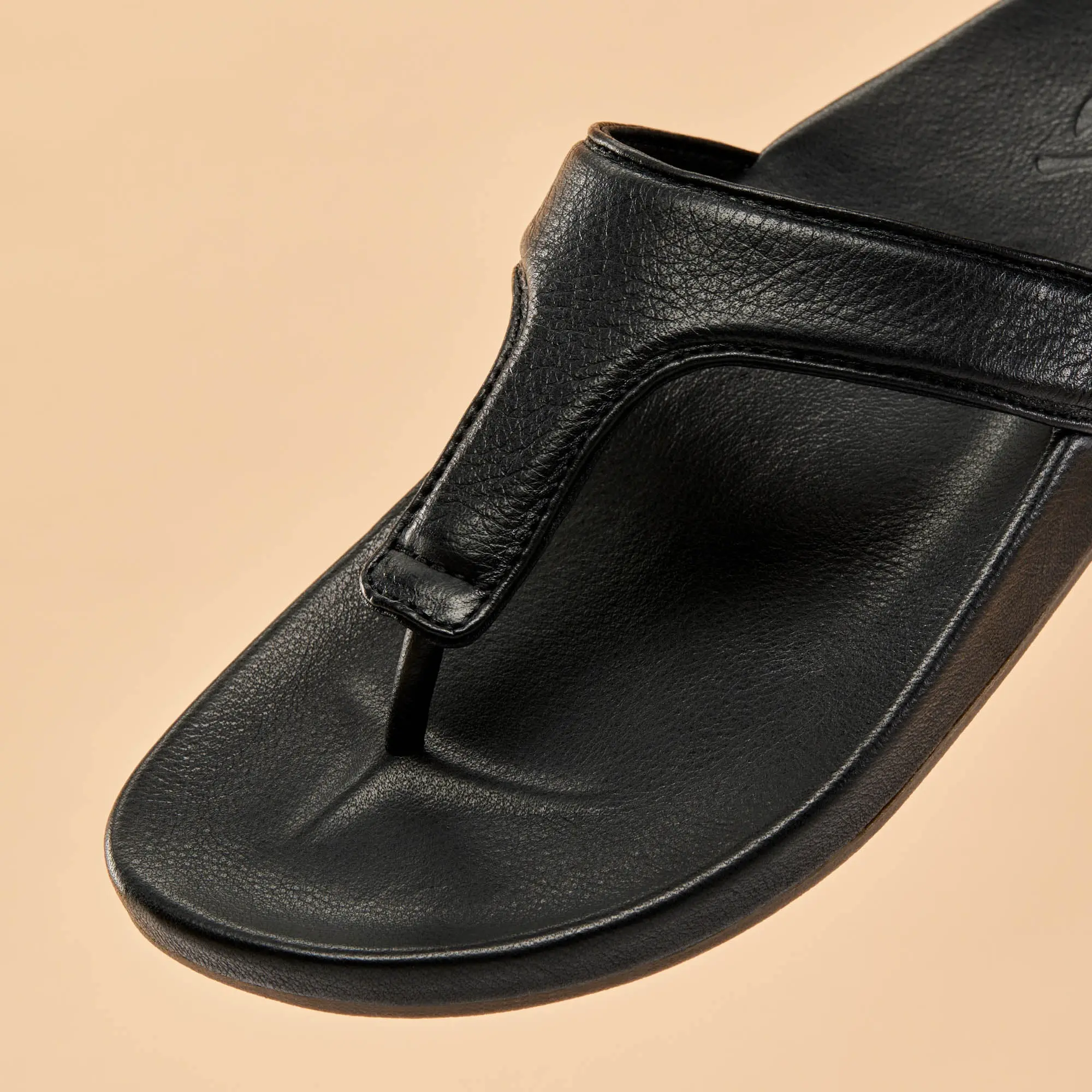 K pe'a Lipi Women's Leather Sandals - Black - Image 3