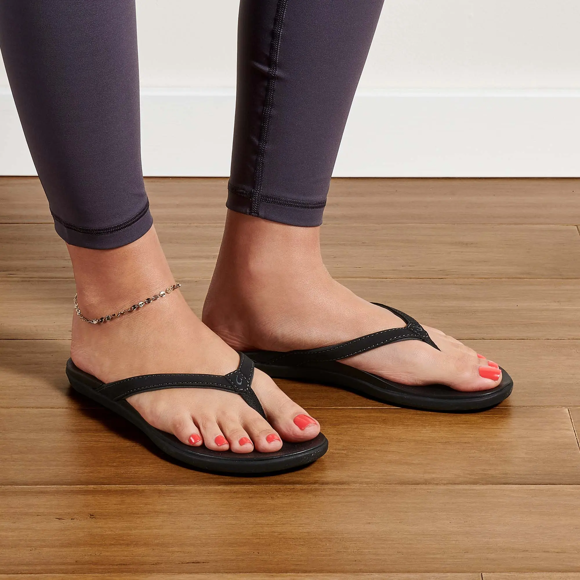 Ho' pio Women's Everyday Beach Sandals - Onyx - Image 2
